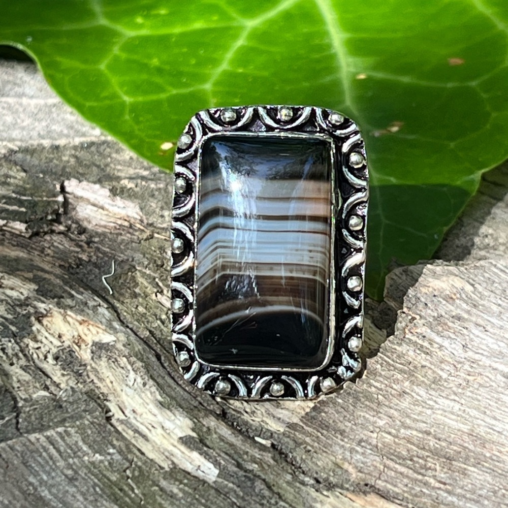 Size 8.25 925 silver plated rectangular banded onyx ring